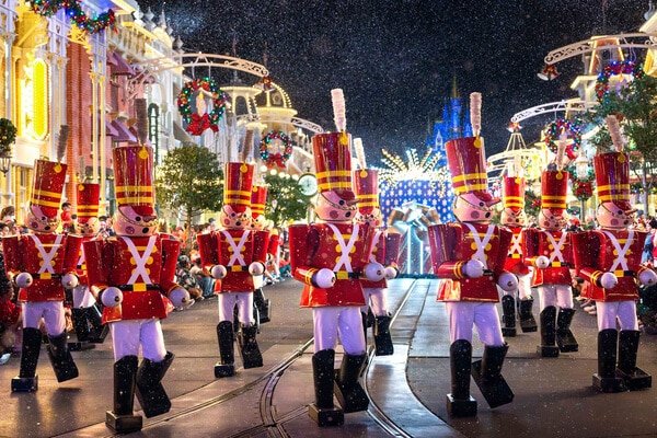 Mickey’s Once Upon a Christmas Parade