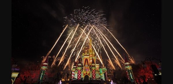Minnie’s Wonderful Christmastime Fireworks